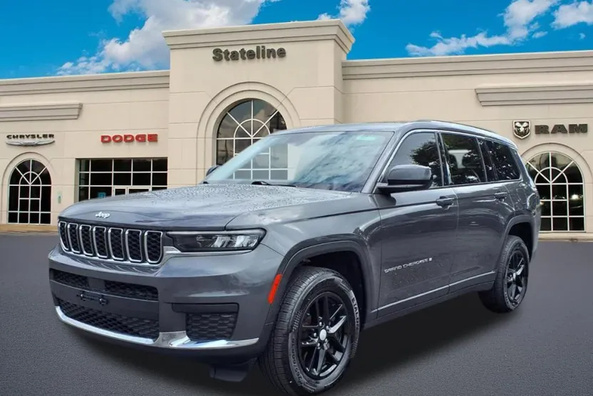 2022 Jeep Grand Cherokee Laredo photo 1