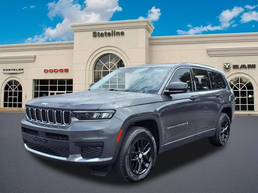 2022 Jeep Grand Cherokee Laredo photo 1