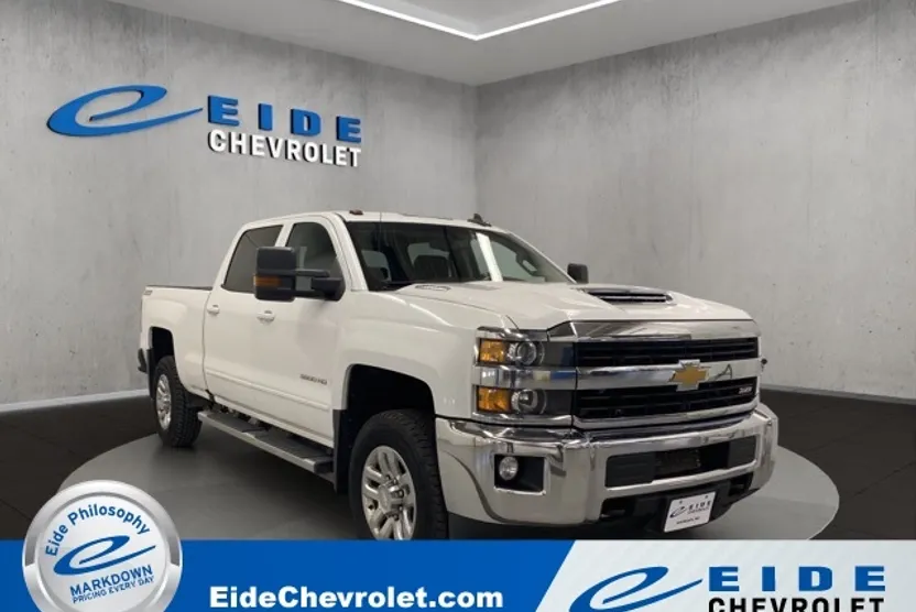 2017 Chevrolet Silverado 3500HD LT photo 1