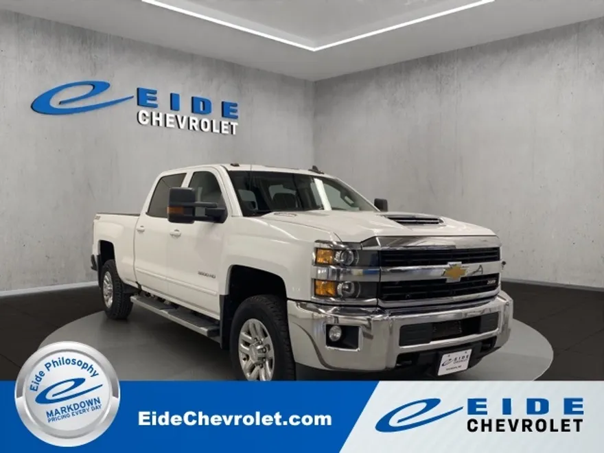 2017 Chevrolet Silverado 3500HD LT photo 1