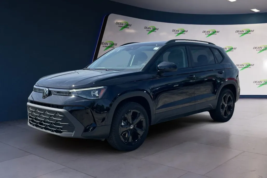 2025 Volkswagen Taos SE photo 1
