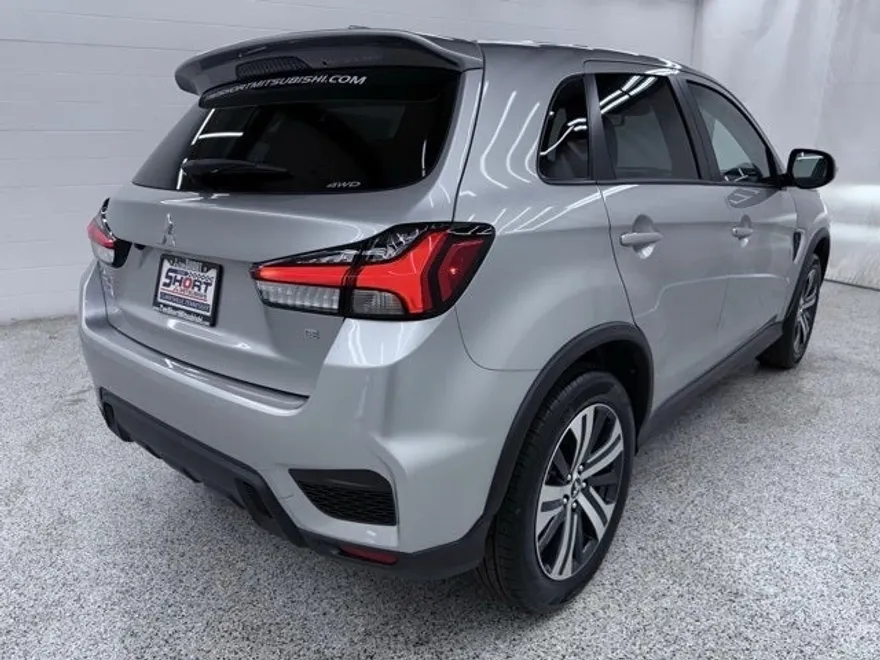 2025 Mitsubishi Outlander Sport SE photo 1