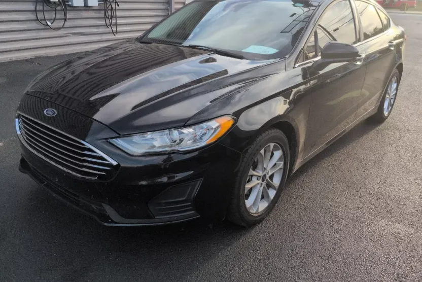 2020 Ford Fusion SE photo 1