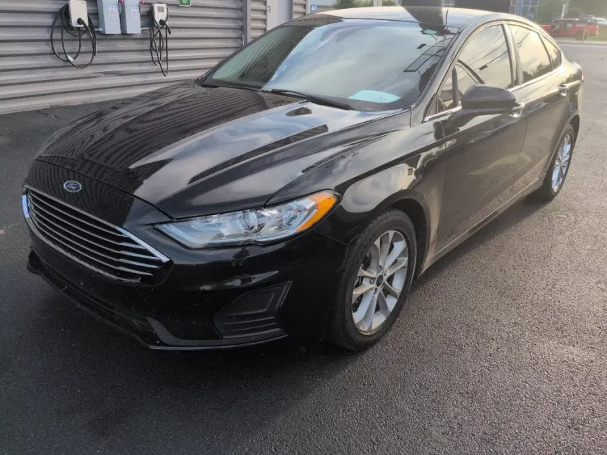 2020 Ford Fusion SE photo 1