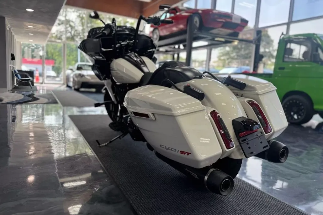 2024 Harley Davidson Road Glide photo 1