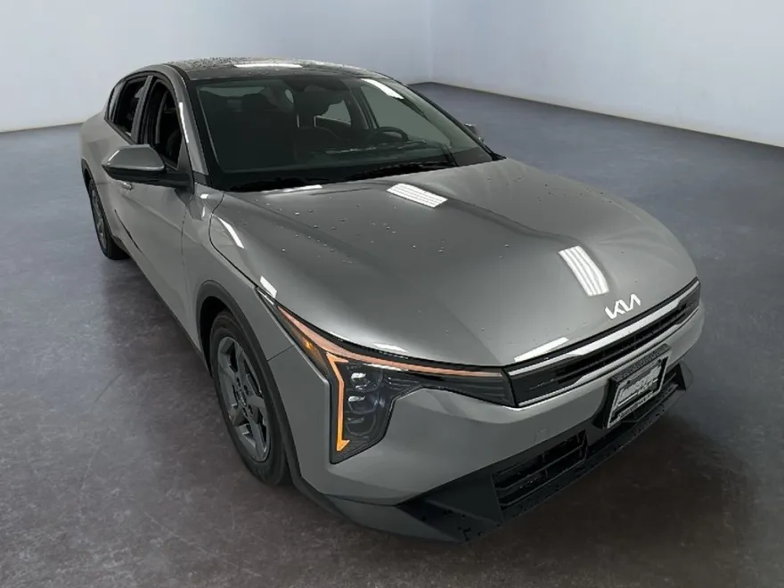 2025 Kia K4 LXS photo 1