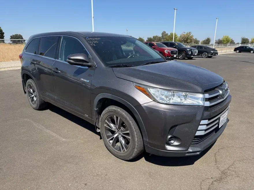 2017 Toyota Highlander Hybrid LE photo 1