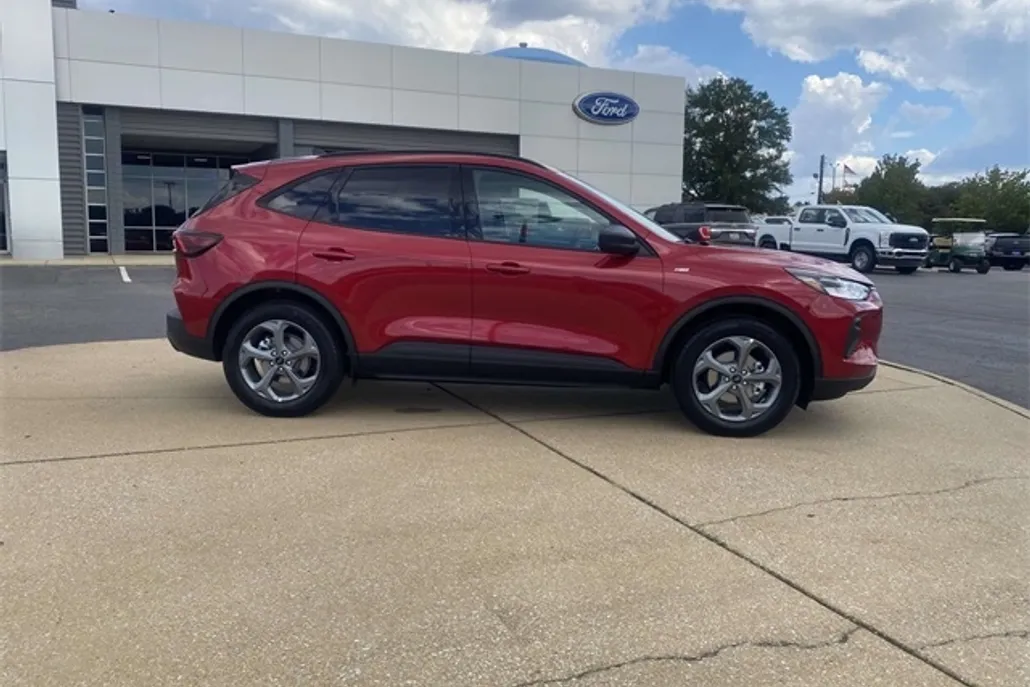 2026 Ford Escape ST-Line photo 1