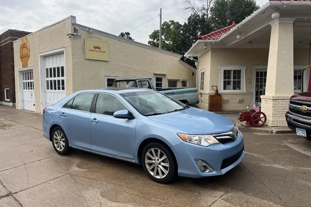 2013 Toyota Camry XLE photo 1