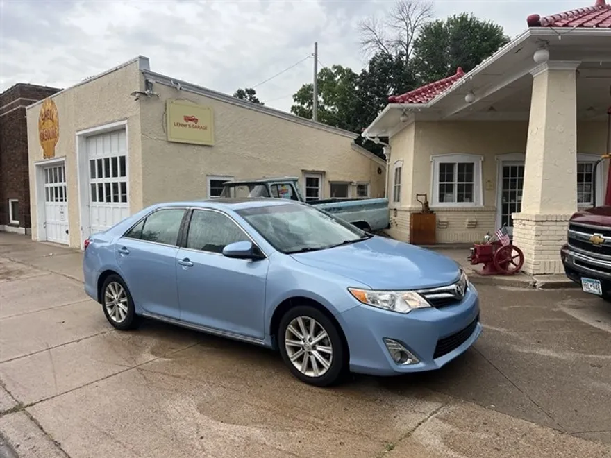 2013 Toyota Camry XLE photo 1