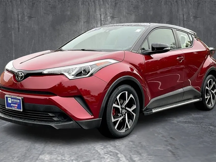 2019 Toyota C-HR XLE photo 1