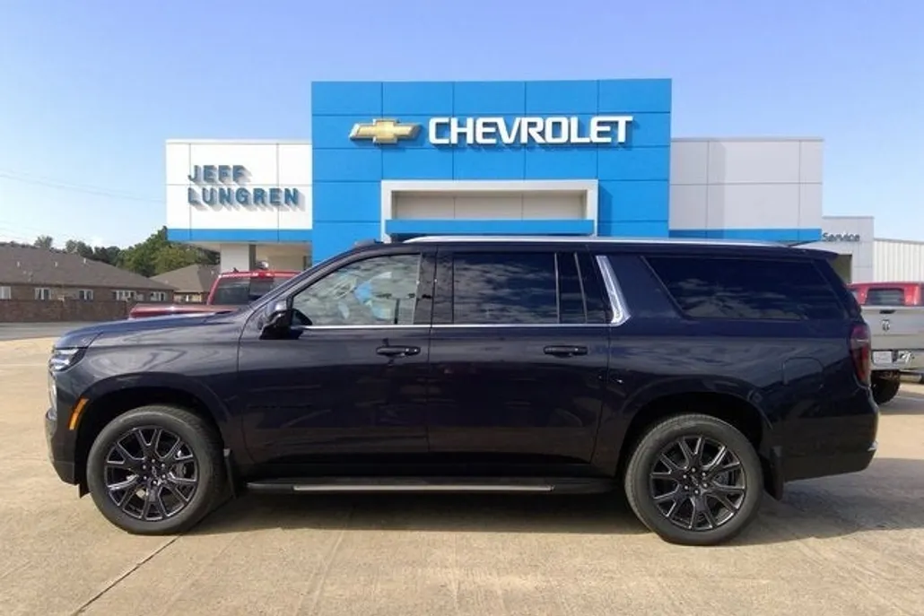 2026 Chevrolet Suburban LS photo 1
