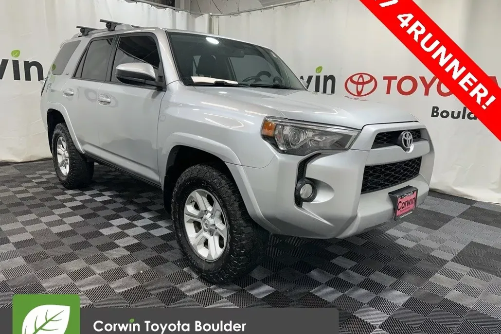 2017 Toyota 4Runner SR5 photo 1