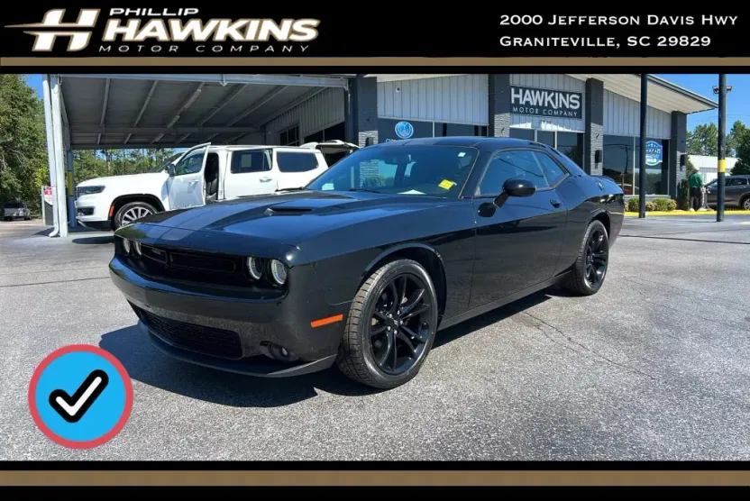 2017 Dodge Challenger SXT photo 1