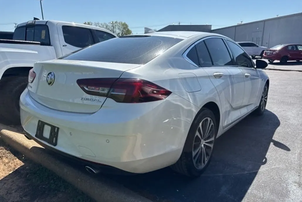 2018 Buick Regal Preferred photo 1