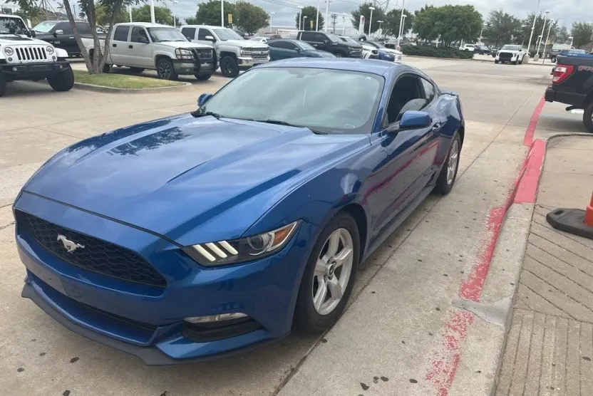 2017 Ford Mustang V6 photo 1