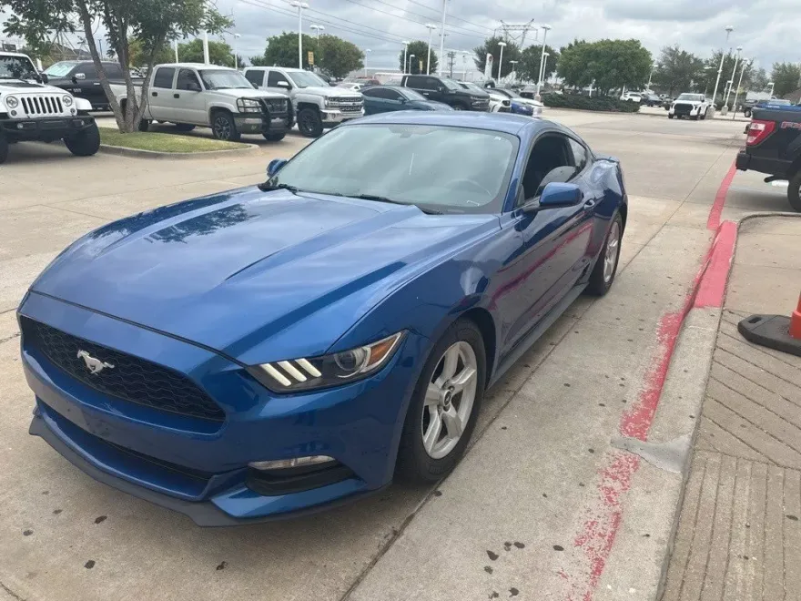 2017 Ford Mustang V6 photo 1