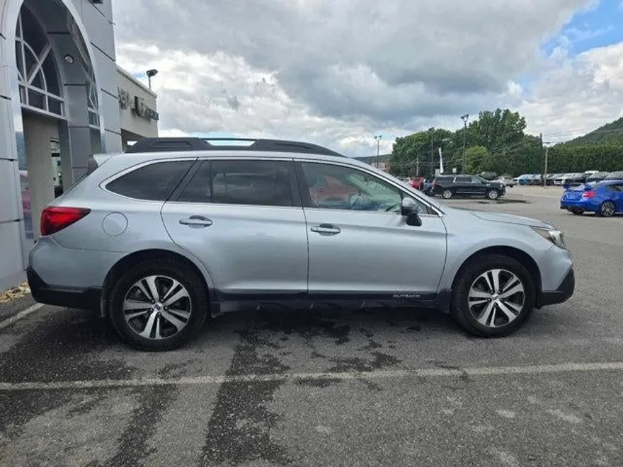 2018 Subaru Outback 2.5i Limited photo 1