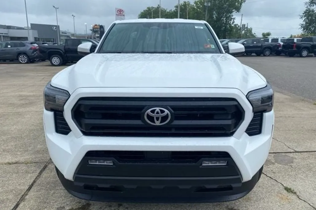 2025 Toyota Tacoma SR5 photo 1
