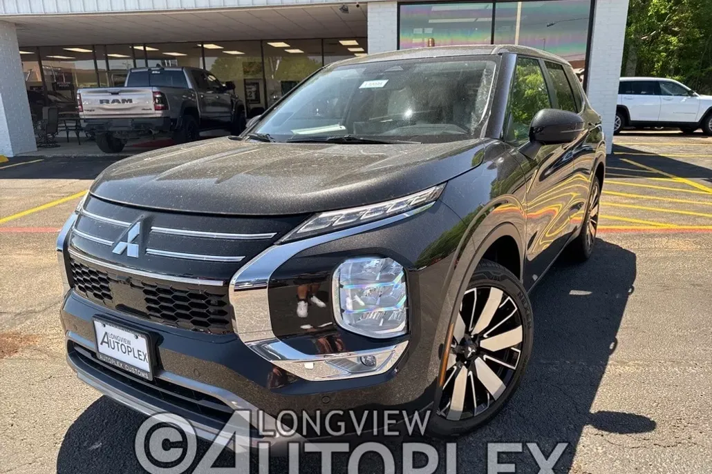 2025 Mitsubishi Outlander SE photo 1