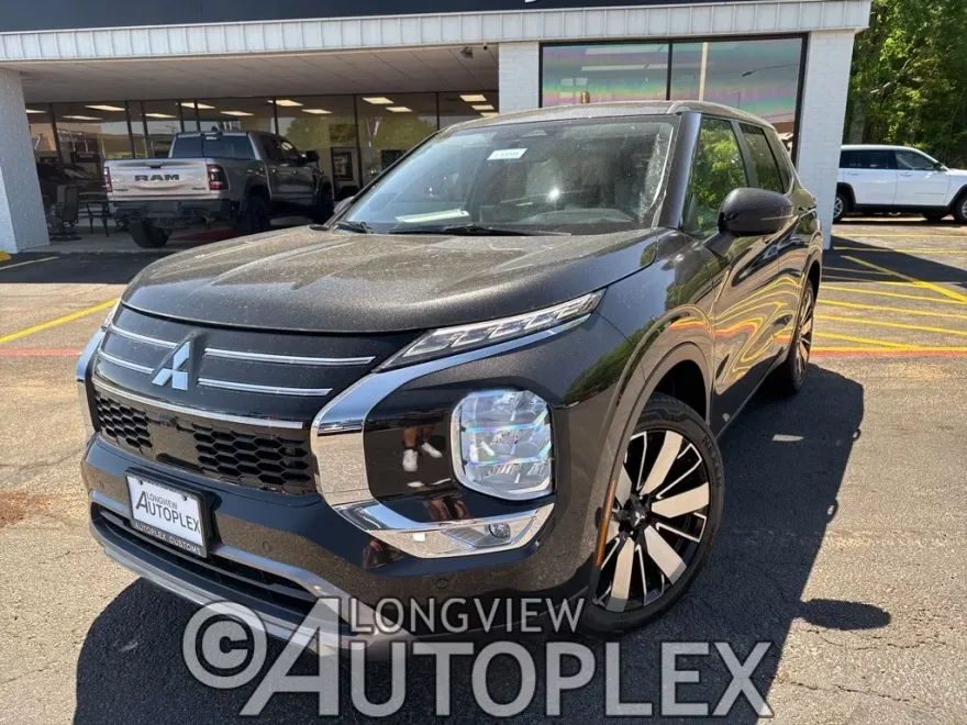 2025 Mitsubishi Outlander SE photo 1