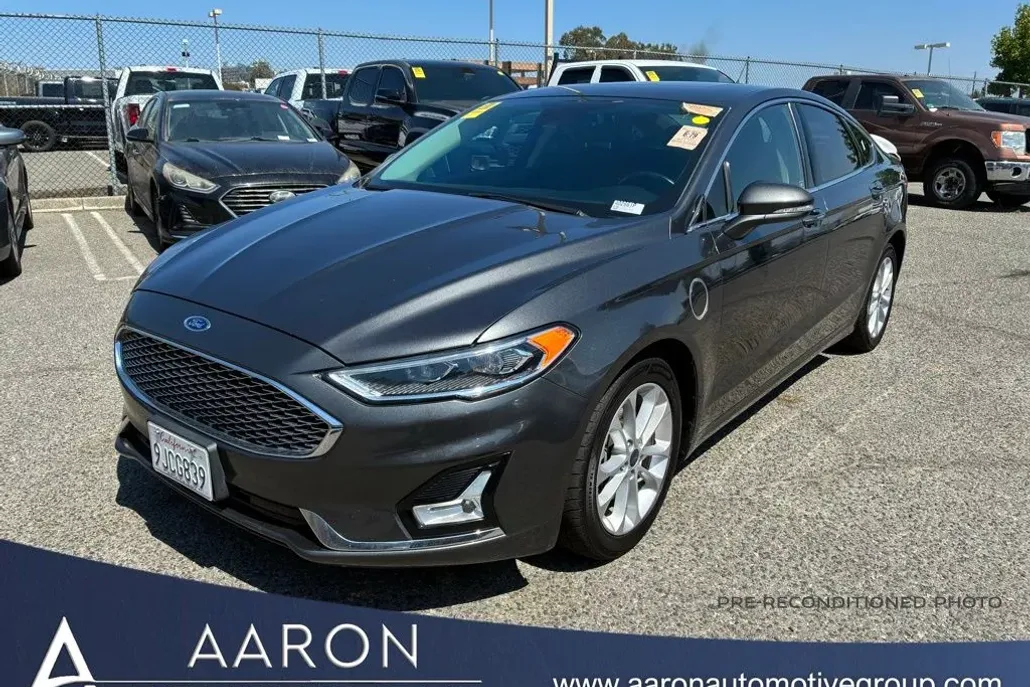 2020 Ford Fusion Energi Titanium photo 1