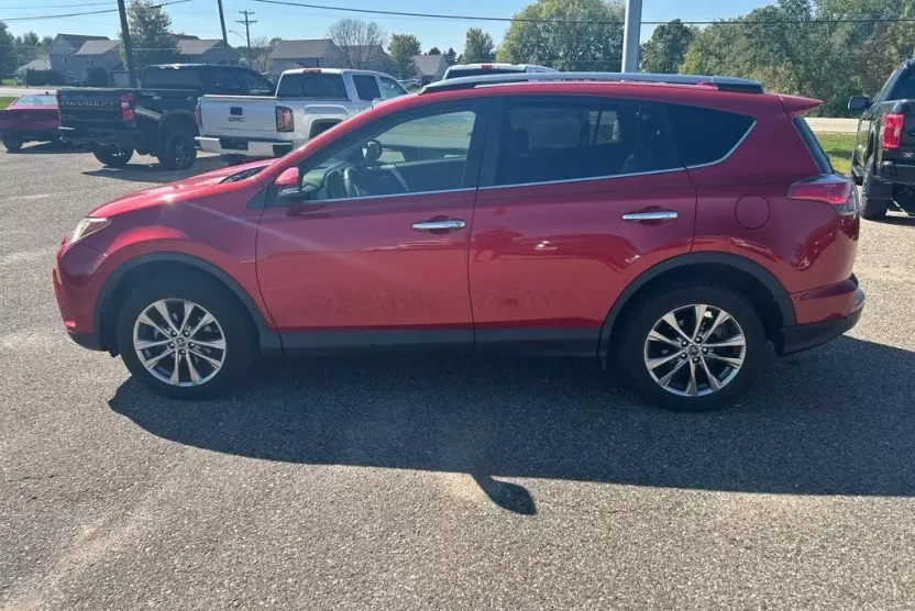 2017 Toyota RAV4 Limited photo 1