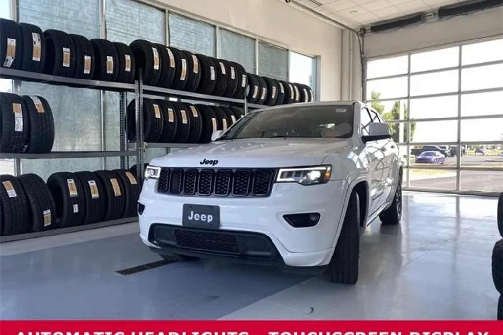 2017 Jeep Grand Cherokee Altitude photo 1
