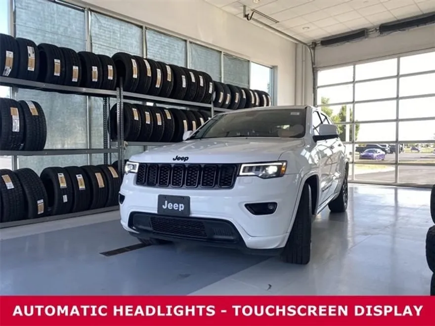2017 Jeep Grand Cherokee Altitude photo 1