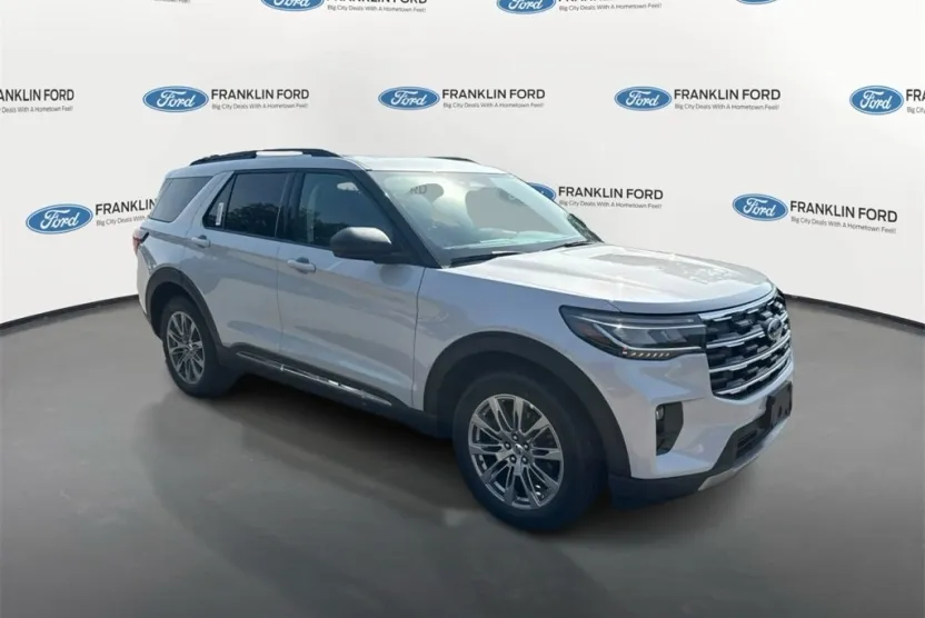 2025 Ford Explorer photo 1