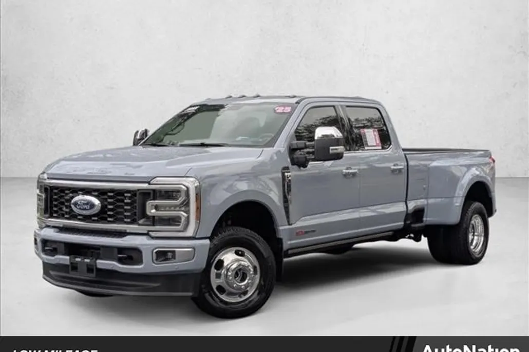 2025 Ford F-350 Platinum photo 1