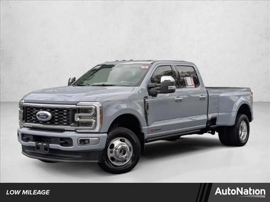 2025 Ford F-350 Platinum photo 1