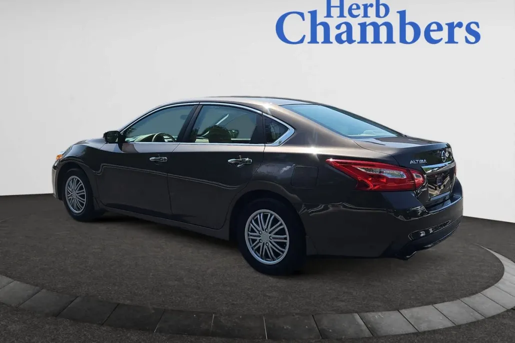 2017 Nissan Altima 2.5 S photo 1