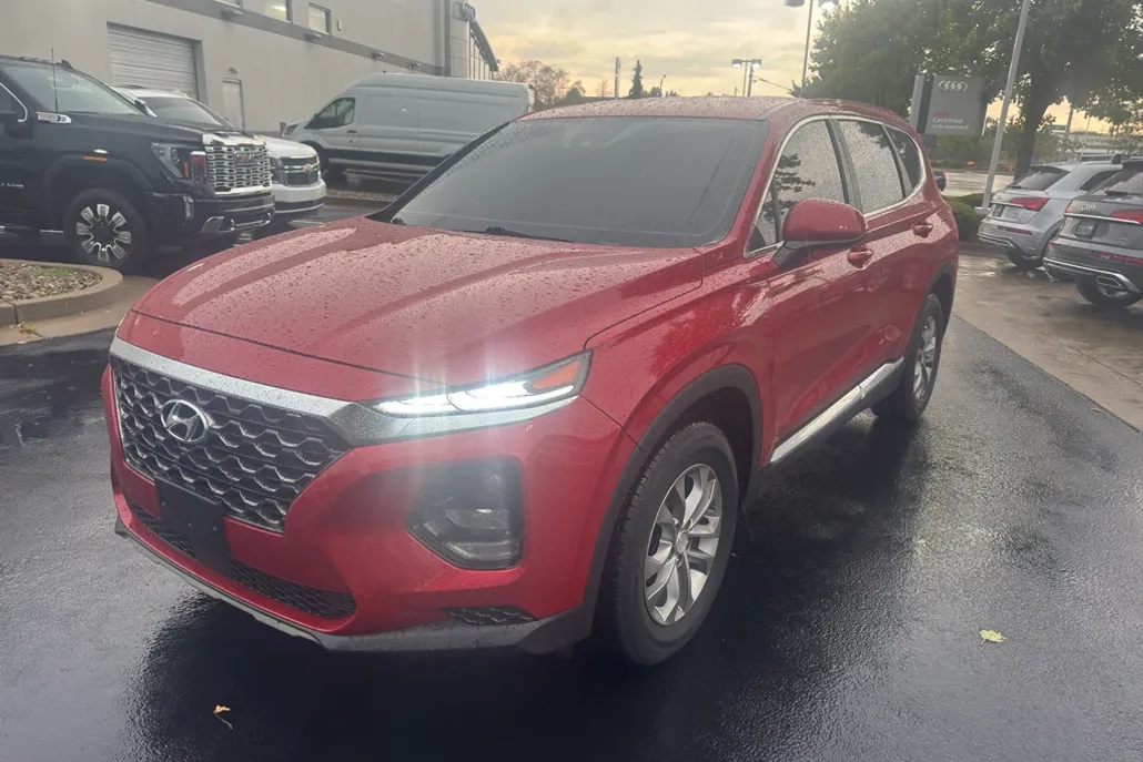 2020 Hyundai Santa Fe SE photo 1