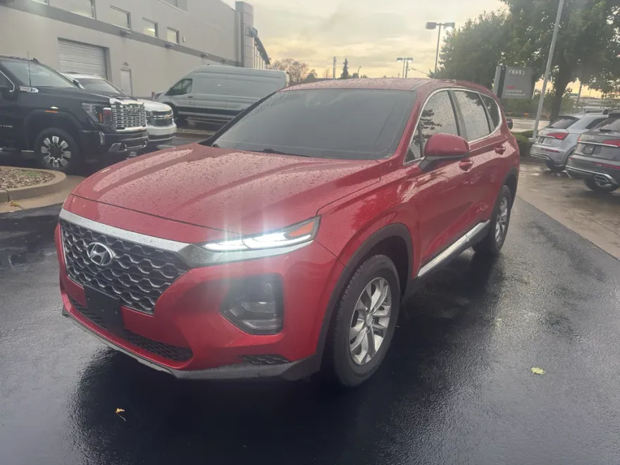 2020 Hyundai Santa Fe SE photo 1