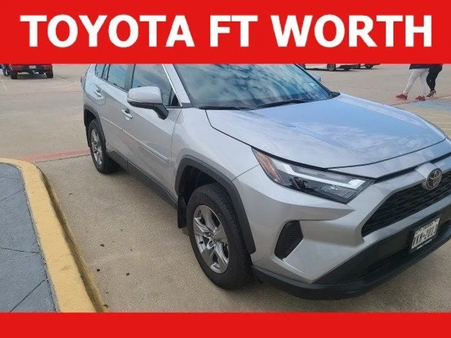 2024 Toyota RAV4 XLE photo 1