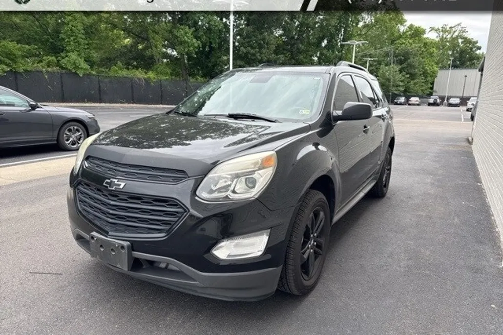 2017 Chevrolet Equinox LT photo 1