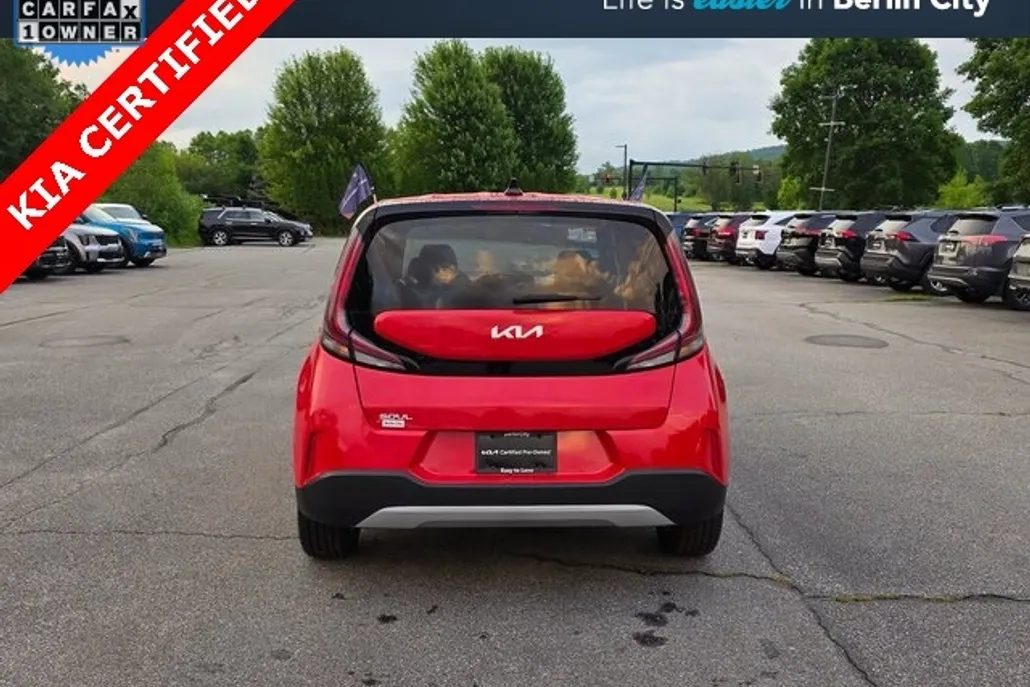 2023 Kia Soul LX photo 1