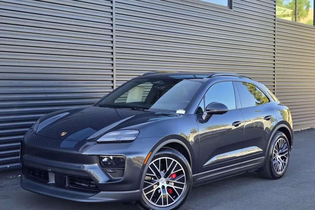 2025 Porsche Macan Electric photo 1
