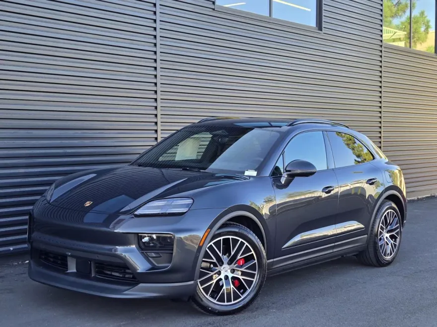 2025 Porsche Macan Electric photo 1