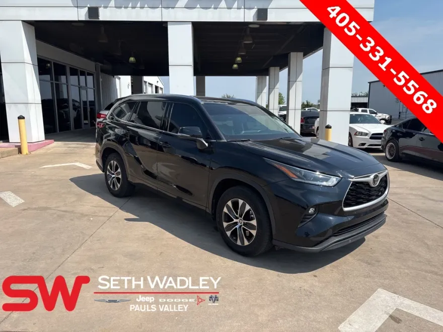 2021 Toyota Highlander XLE photo 1