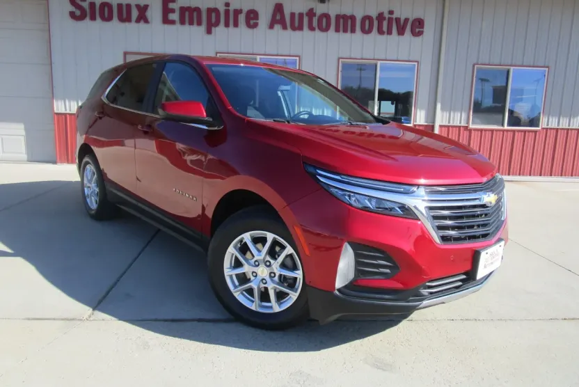 2022 Chevrolet Equinox LT photo 1