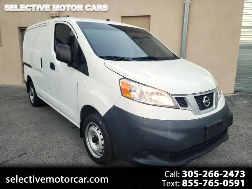2017 Nissan NV200 S photo 1