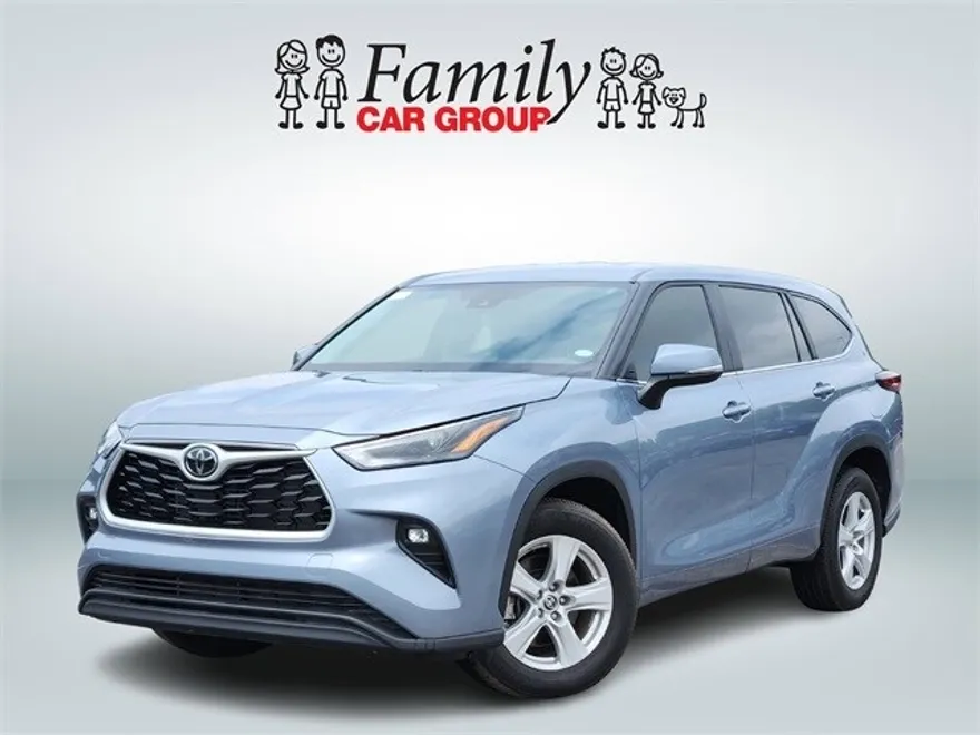 2024 Toyota Highlander LE photo 1