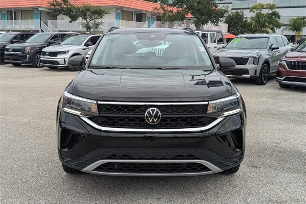 2024 Volkswagen Taos S photo 1