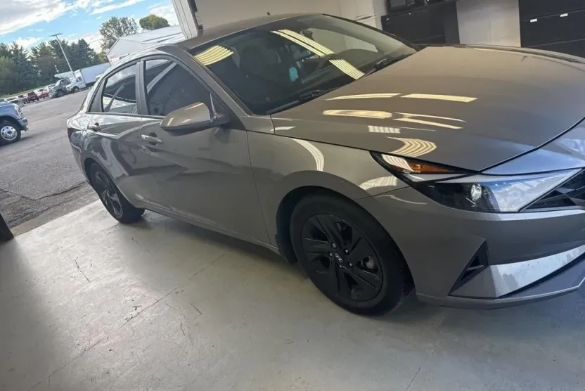 2023 Hyundai Elantra SEL photo 1