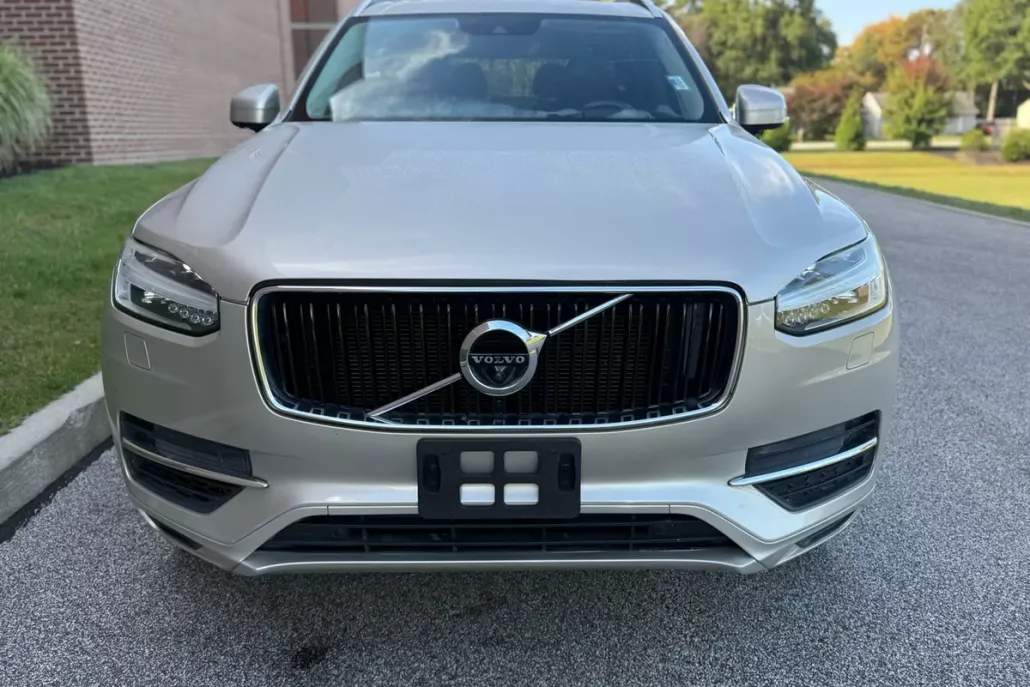2016 Volvo XC90 T8 Momentum photo 1