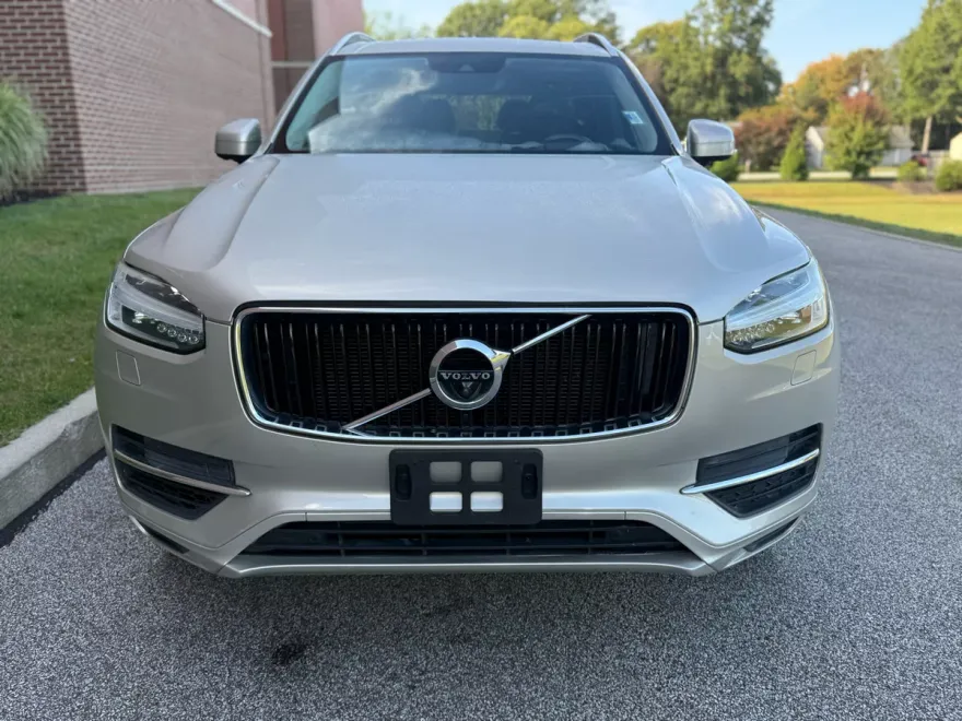 2016 Volvo XC90 T8 Momentum photo 1