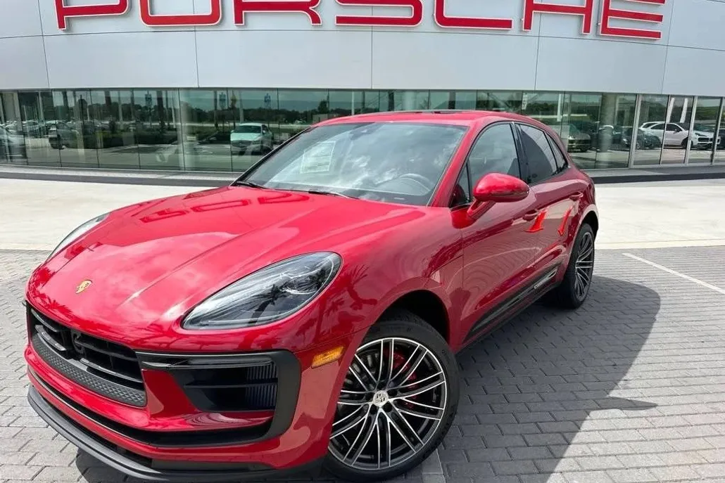 2025 Porsche Macan S photo 1