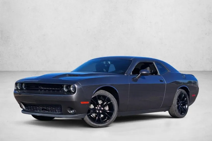 2016 Dodge Challenger SXT photo 1